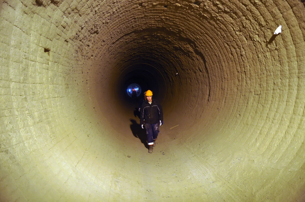 Kerui technical team on site at a cement kiln refractory reference project